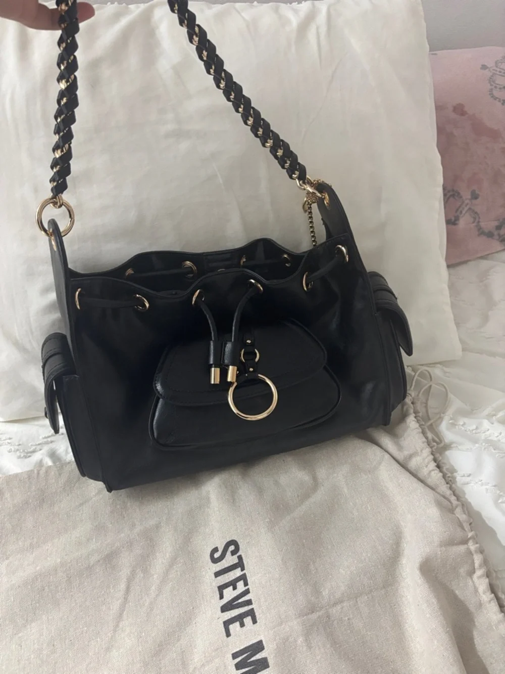 Steve Madden Dru bag. Black Leather Shoulder Bag with Gold Hardware